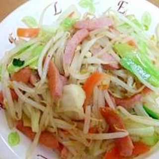 ミックスもやしと細切りウインナーの野菜炒め